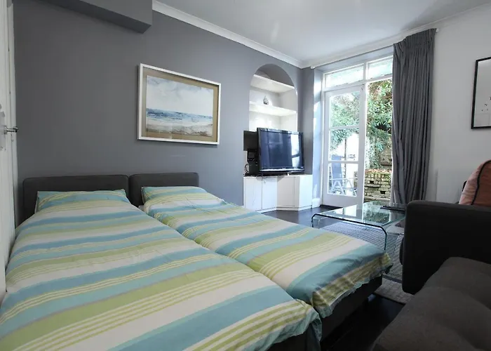 Walk To Notting Hill /Paddington 1 B/R With Patio