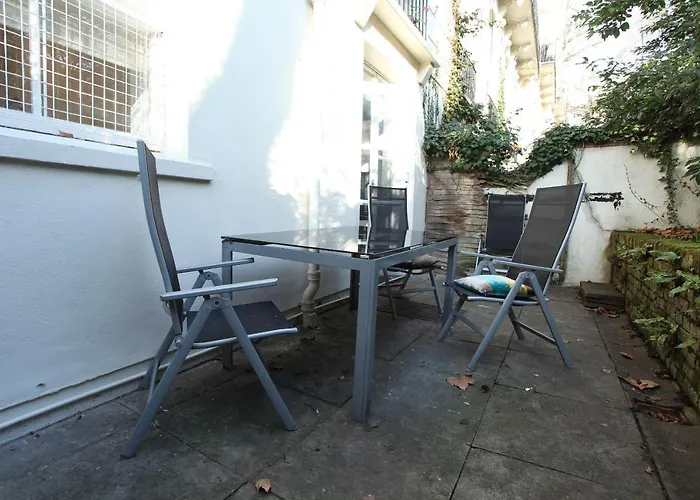 Walk To Notting Hill /Paddington 1 B/R With Patio
